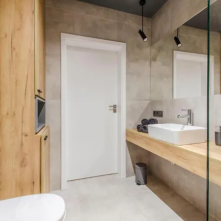 Apartament Jarzebinowy Z Ogrodkiem Lodž Exteriér fotografie