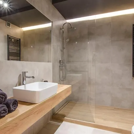 Apartament Jarzebinowy Z Ogrodkiem Lodž Exteriér fotografie