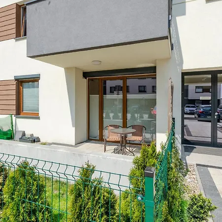 Apartament Jarzebinowy Z Ogrodkiem Lodž Exteriér fotografie